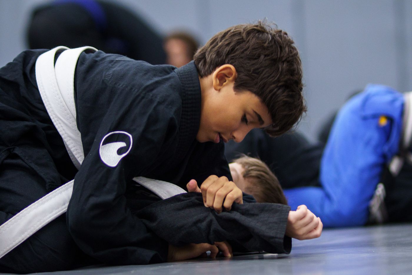 Crianças treinando jiu-jitsu na Flow